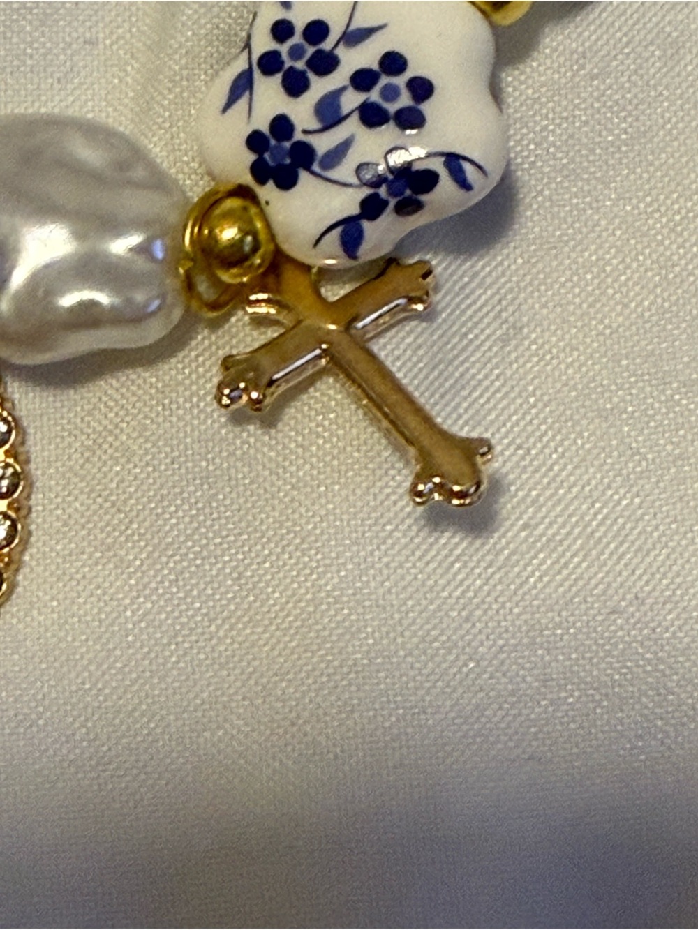 Ceramic bracelet blue & white floral beads Virgin Mary metal charm and cross - Picture 4 of 5